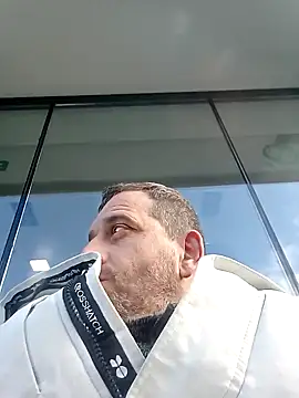 Snapshot of maxbigol chatting on December 15, 11:12 am maxbigol online show from December 15, 11:12 am