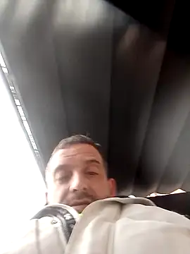 Snapshot of maxbigol chatting on December 17, 3:17 pm maxbigol online show from December 17, 3:17 pm