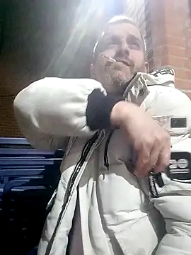 Snapshot of maxbigol chatting on December 18, 8:47 pm maxbigol online show from December 18, 8:47 pm