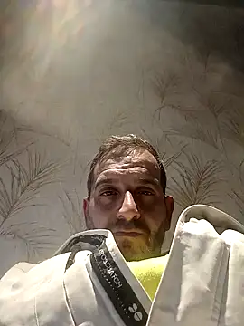 Snapshot of maxbigol chatting on December 22, 5:53 pm maxbigol online show from December 22, 5:53 pm