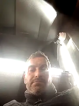 Snapshot of maxbigol chatting on December 26, 8:21 pm maxbigol online show from December 26, 8:21 pm