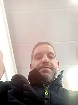 Snapshot of maxbigol chatting on February 6, 11:21 am maxbigol online show from February 6, 11:21 am