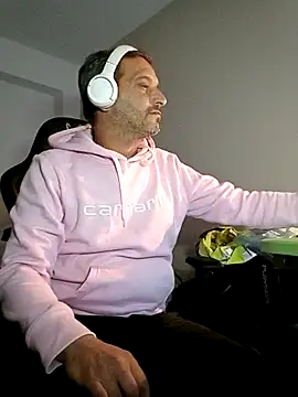 Snapshot of maxbigol chatting on September 28, 8:36 pm maxbigol online show from September 28, 8:36 pm