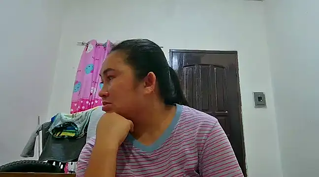 Snapshot of LalaiAsian chatting on December 19, 7:29 pm LalaiAsian online show from December 19, 7:29 pm