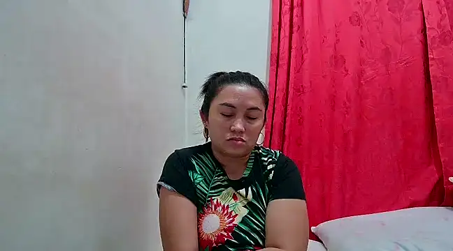 Snapshot of LalaiAsian chatting on February 14, 7:44 pm LalaiAsian online show from February 14, 7:44 pm