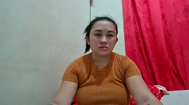Snapshot of LalaiAsian chatting on February 19, 2:01 am LalaiAsian online show from February 19, 2:01 am