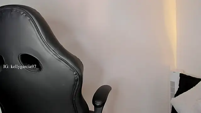 Ally Snow online show from March 10, 9:40 pm