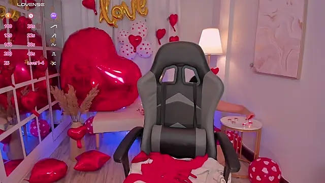 Snapshot of LeahJones_ chatting on February 14, 3:53 pm LeahJones online show from February 14, 3:53 pm