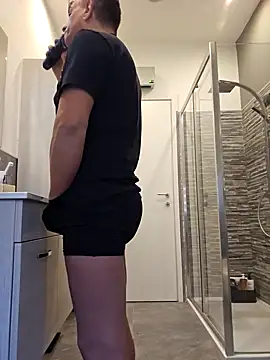 Snapshot of kekko-1982 chatting on December 15, 10:28 am kekko-1982 online show from December 15, 10:28 am