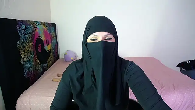 Snapshot of evelyn__salah chatting on February 25, 7:34 pm evelyn salah online show from February 25, 7:34 pm