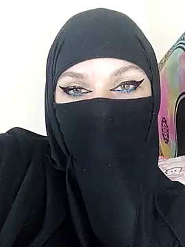 evelyn  salah online show from May 23, 11:31 pm