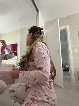 AshleySinn online show from March 10, 8:30 am