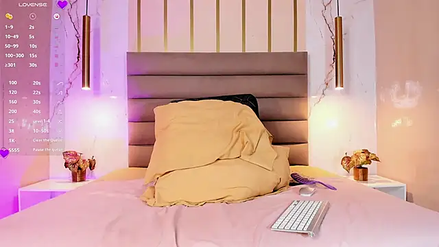 Scarleett 22 online show from April 5, 12:13 pm