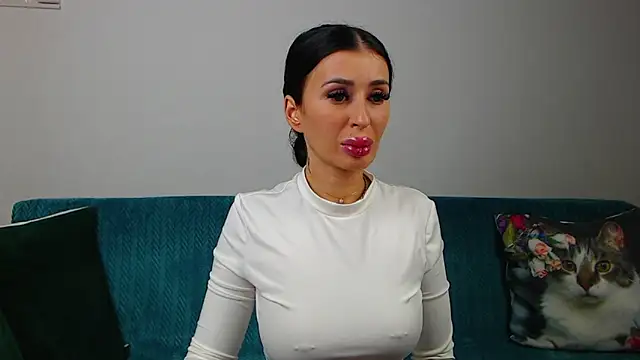 SaraDaisy online show from November 29, 6:22 pm