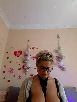 BellaBellaHot online show from October 5, 9:40 am