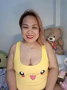 Snapshot of Sweet_asian_kylie chatting on June 26, 6:01 pm Sweet asian kylie online show from June 26, 6:01 pm