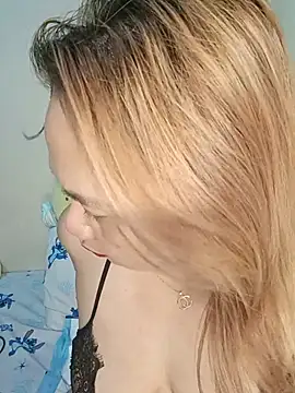 Snapshot of Sweet_asian_kylie chatting on July 28, 3:02 am Sweet asian kylie online show from July 28, 3:02 am