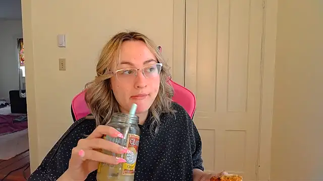 ashleyblaydex online show from April 4, 9:12 pm