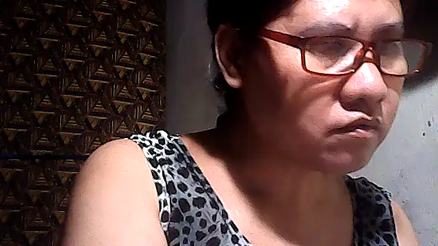 sweetsosie18 online show from April 3, 7:28 am