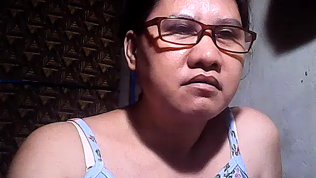 Snapshot of sweetsosie18 chatting on April 22, 12:39 pm sweetsosie18 online show from April 22, 12:39 pm
