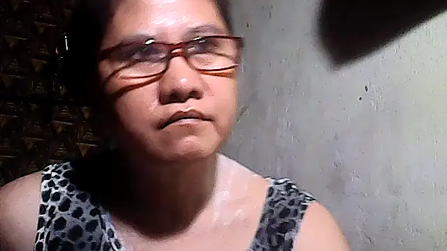 Snapshot of sweetsosie18 chatting on April 27, 2:20 am sweetsosie18 online show from April 27, 2:20 am