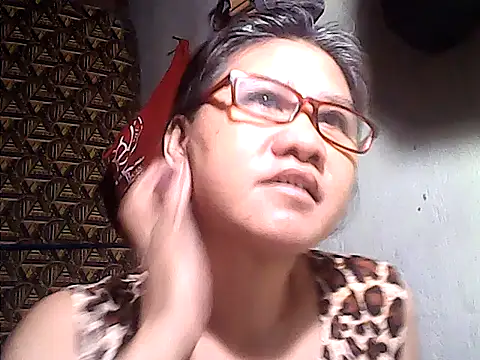 Snapshot of sweetsosie18 chatting on May 17, 4:58 pm sweetsosie18 online show from May 17, 4:58 pm