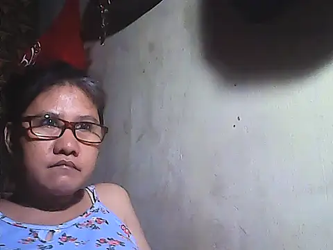 Snapshot of sweetsosie18 chatting on May 18, 4:07 am sweetsosie18 online show from May 18, 4:07 am