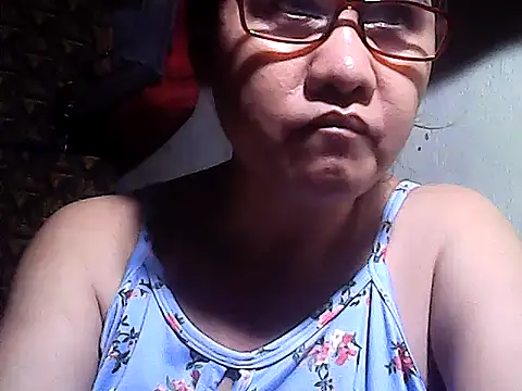 Snapshot of sweetsosie18 chatting on May 22, 4:19 am sweetsosie18 online show from May 22, 4:19 am