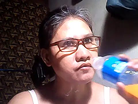Snapshot of sweetsosie18 chatting on May 26, 2:51 am sweetsosie18 online show from May 26, 2:51 am