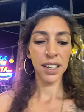 amanilouve online show from February 23, 4:24 pm