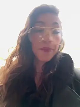 amanilouve online show from November 6, 11:55 am