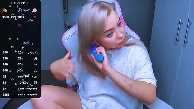 MonaLauu online show from December 28, 4:41 pm