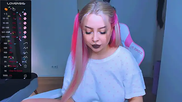 MonaLauu online show from March 19, 6:35 am