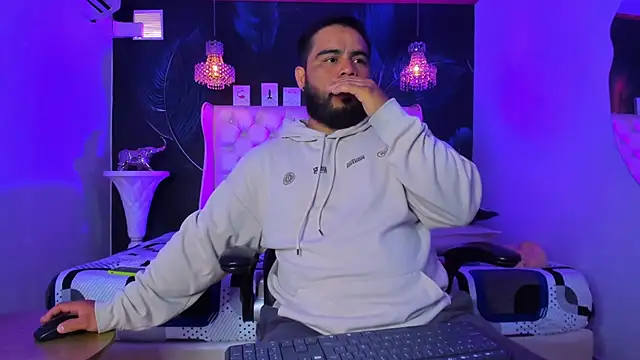 MichaelBear  online show from October 4, 1:42 pm