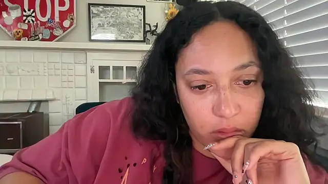 Snapshot of dreamyriri chatting on February 18, 12:17 am dreamyriri online show from February 18, 12:17 am