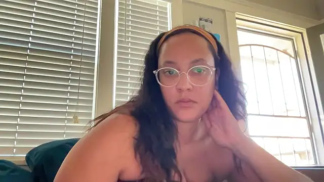 dreamyriri online show from April 14, 6:47 pm