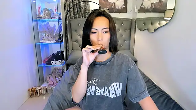 reighnempress online show from January 17, 1:05 pm