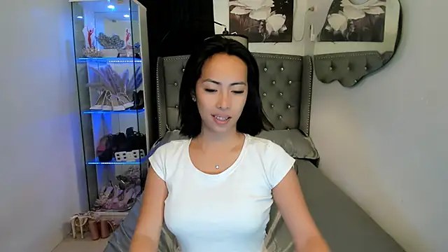 reighnempress online show from March 17, 1:54 am