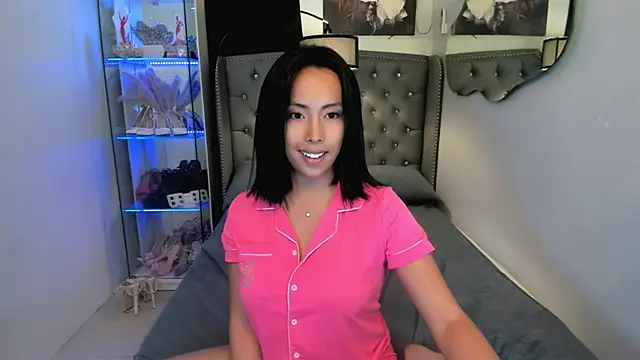 reighnempress online show from April 6, 4:46 am