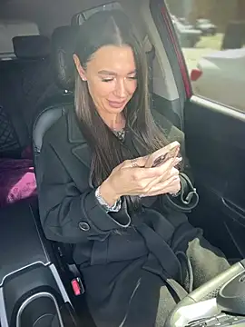Snapshot of Emma_Catt chatting on April 5, 5:04 am Emma Catt online show from April 5, 5:04 am