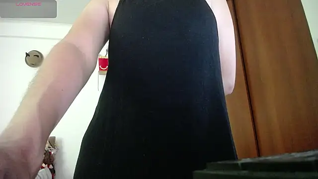 Snapshot of Moon_lunita chatting on February 10, 7:18 pm Moon lunita online show from February 10, 7:18 pm