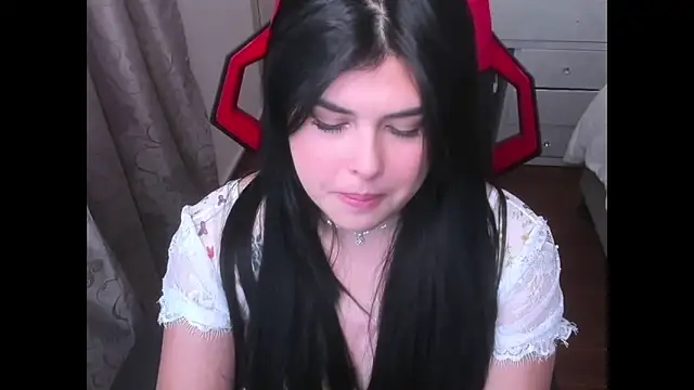 Alyaa s online show from February 12, 8:59 pm