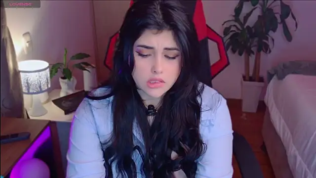 Snapshot of Alyaa_s chatting on April 20, 12:35 am Alyaa s online show from April 20, 12:35 am