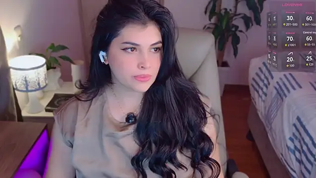 Snapshot of Alyaa_s chatting on April 28, 1:04 am Alyaa s online show from April 28, 1:04 am