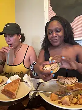 TilaTotti online show from February 19, 9:47 pm