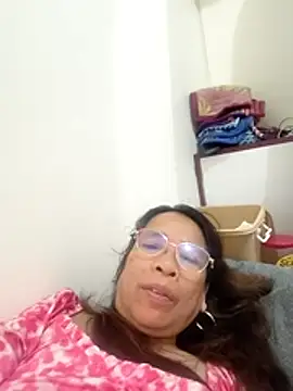 Snapshot of HotsexyNaughtysweetbaby chatting on April 24, 1:13 pm HotsexyNaughtysweetbaby online show from April 24, 1:13 pm