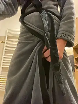 Snapshot of muschiliebhaber1@xh chatting on October 12, 5:28 am muschiliebhaber1xh online show from October 12, 5:28 am