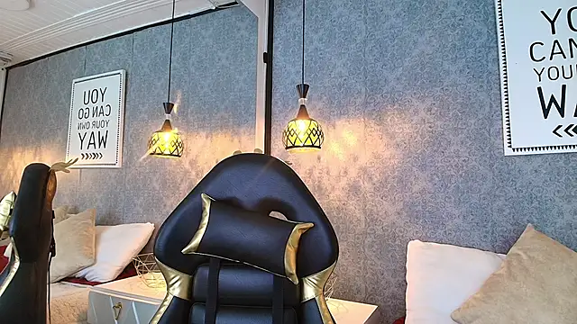 Emiily W online show from January 20, 11:56 am