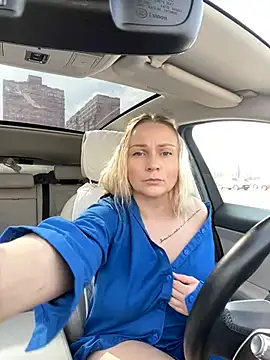 Bondgirl 013 online show from March 6, 8:30 am