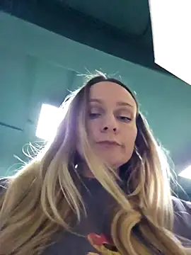 Snapshot of Bondgirl_013 chatting on February 25, 6:17 pm Bondgirl 013 online show from February 25, 6:17 pm